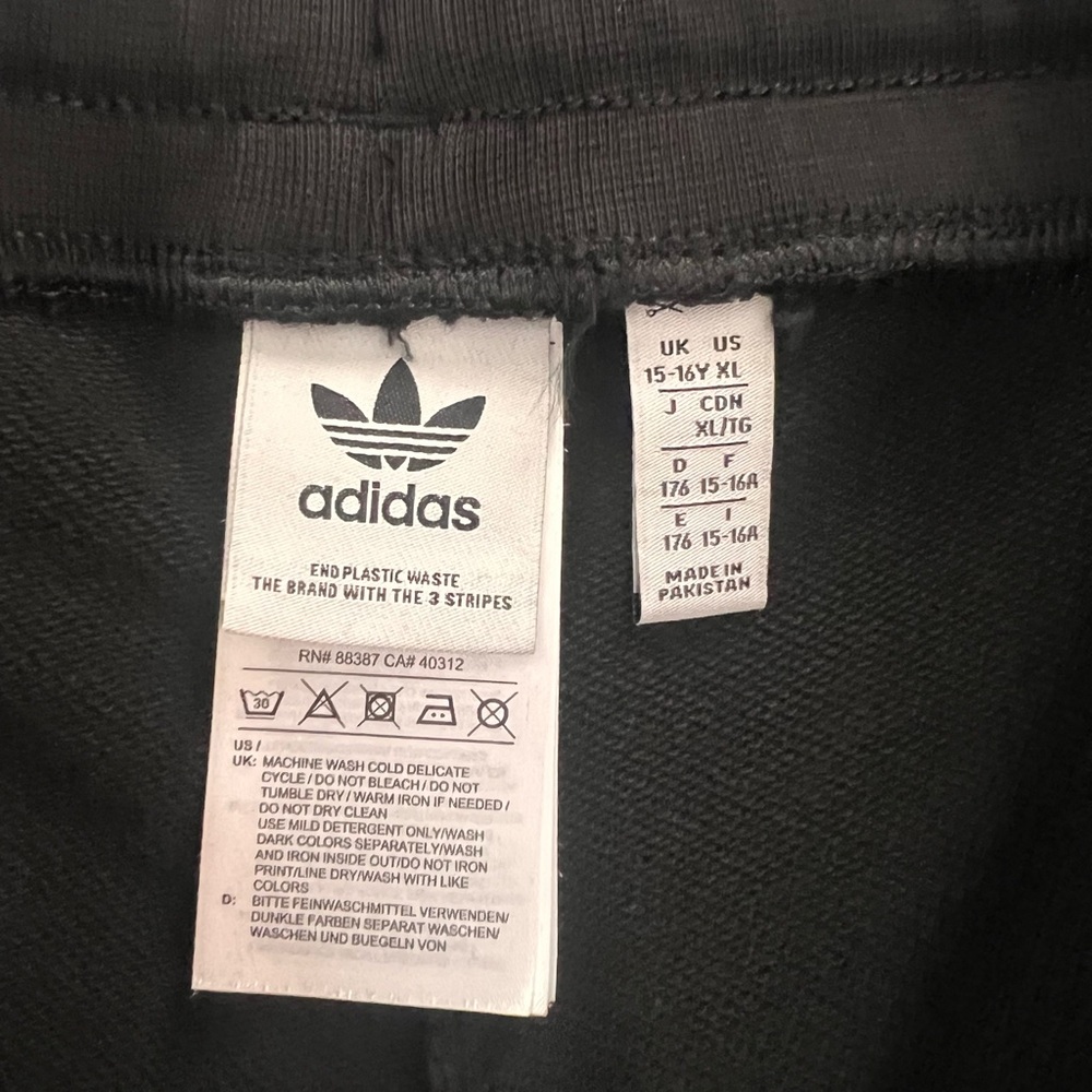 Adidas kids Adicolor Fleece 3 Stripe Shorts - Picture 7 of 7
